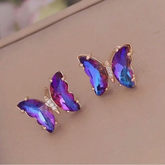 💜 Betsey Johnson 🎊🎊 HOST PICK 🎊🎊sparkling purple butterfly earrings 💜 - Picture 2 of 4